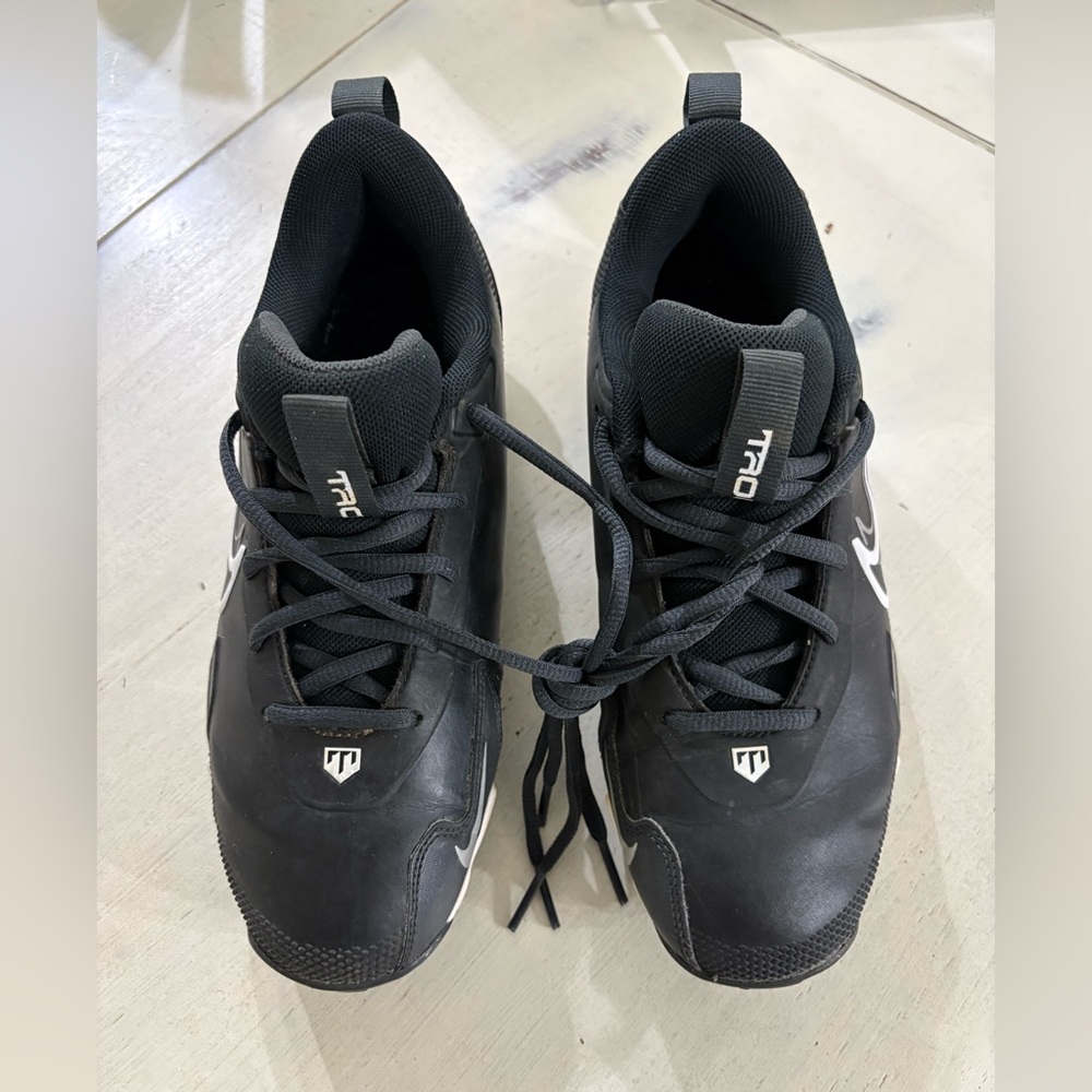 Nike Trout Cleats Black Athletic Shoes with Mesh Upper and Rubber Sole Size 5